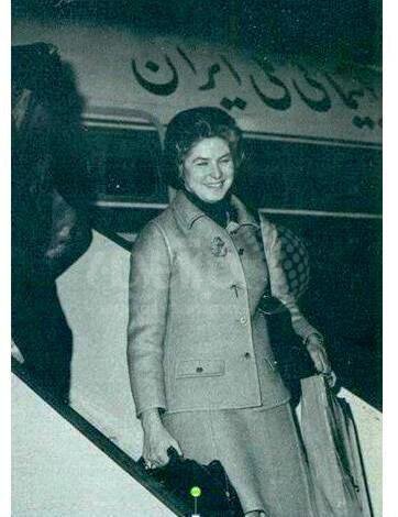 عکس| لحظه ورود «اینگرید برگمن» هنرپیشه زن سرشناس هالیوود به تهران