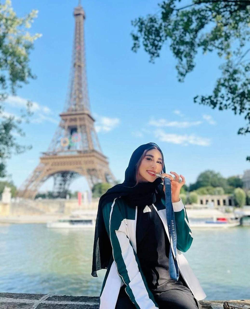 عکس| حضور ناهید کیانی با مدال نقره در شهر خاطره‌ساز