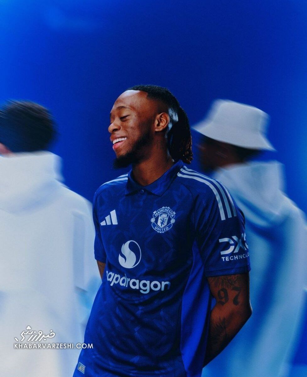 عکس| قرمزها آبی پوش شدند؛ کیت دوم منچستریونایتد به رنگ آبی رونمایی شد عکس| قرمزها آبی پوش شدند؛ کیت دوم منچستریونایتد به رنگ آبی رونمایی شد