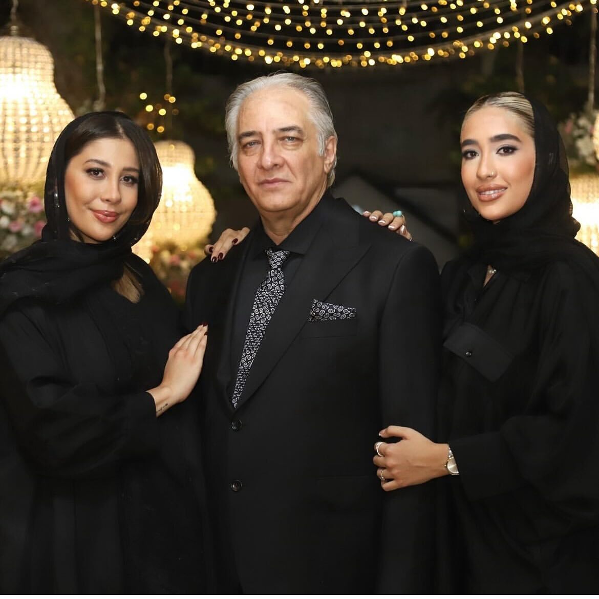 عکس| ایرج نوذری در کنار دخترانش دلربا و دلناز عکس| ایرج نوذری در کنار دخترانش دلربا و دلناز