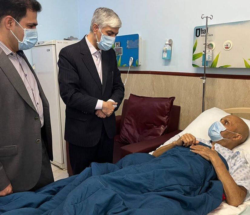 عکس| عیادت وزیر ورزش از علی چینی در بیمارستان