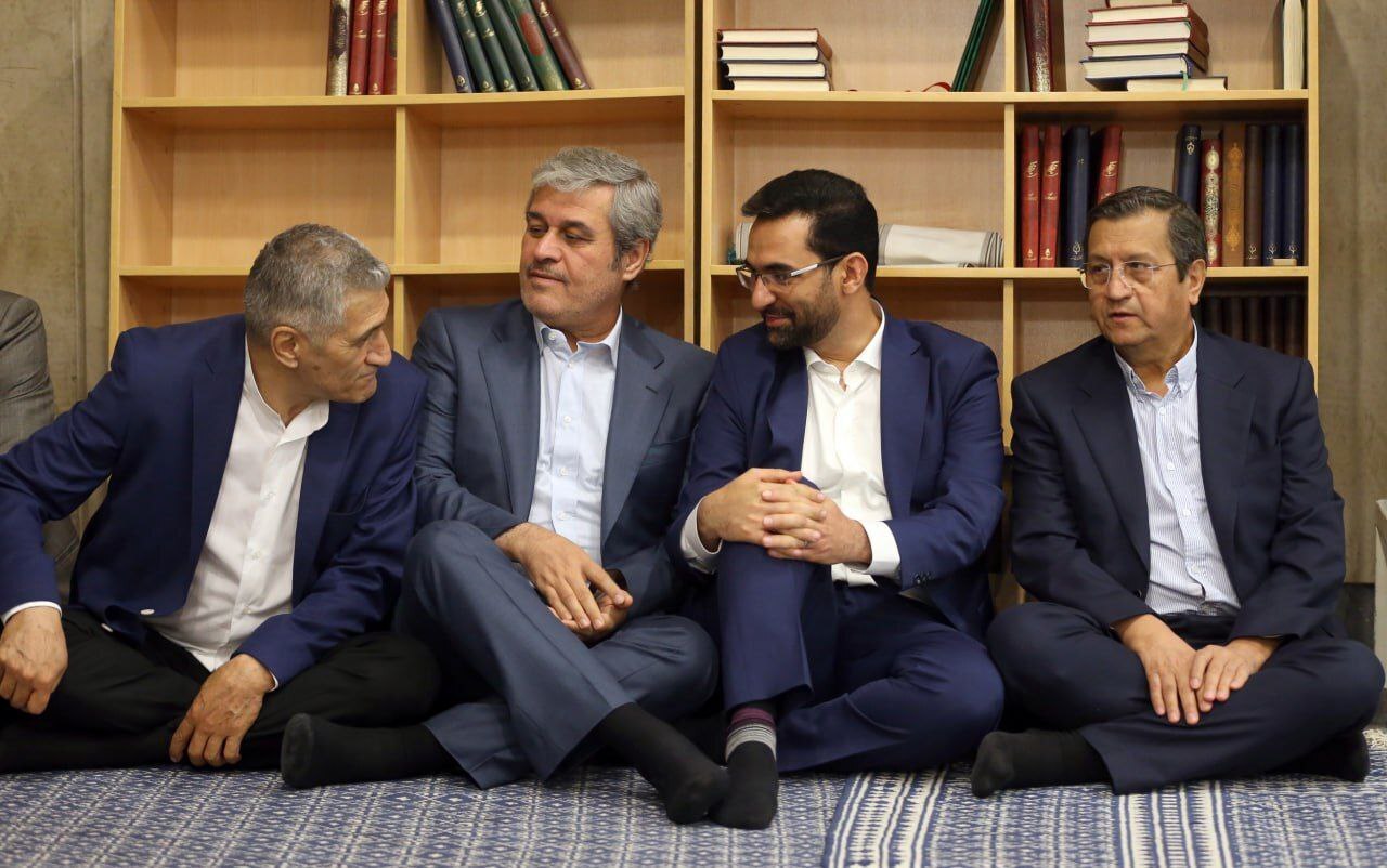 تصویر/ گپ و گفت همتی، آذری جهرمی و تاجگردون در مراسم تنفیذ مسعود پزشکیان