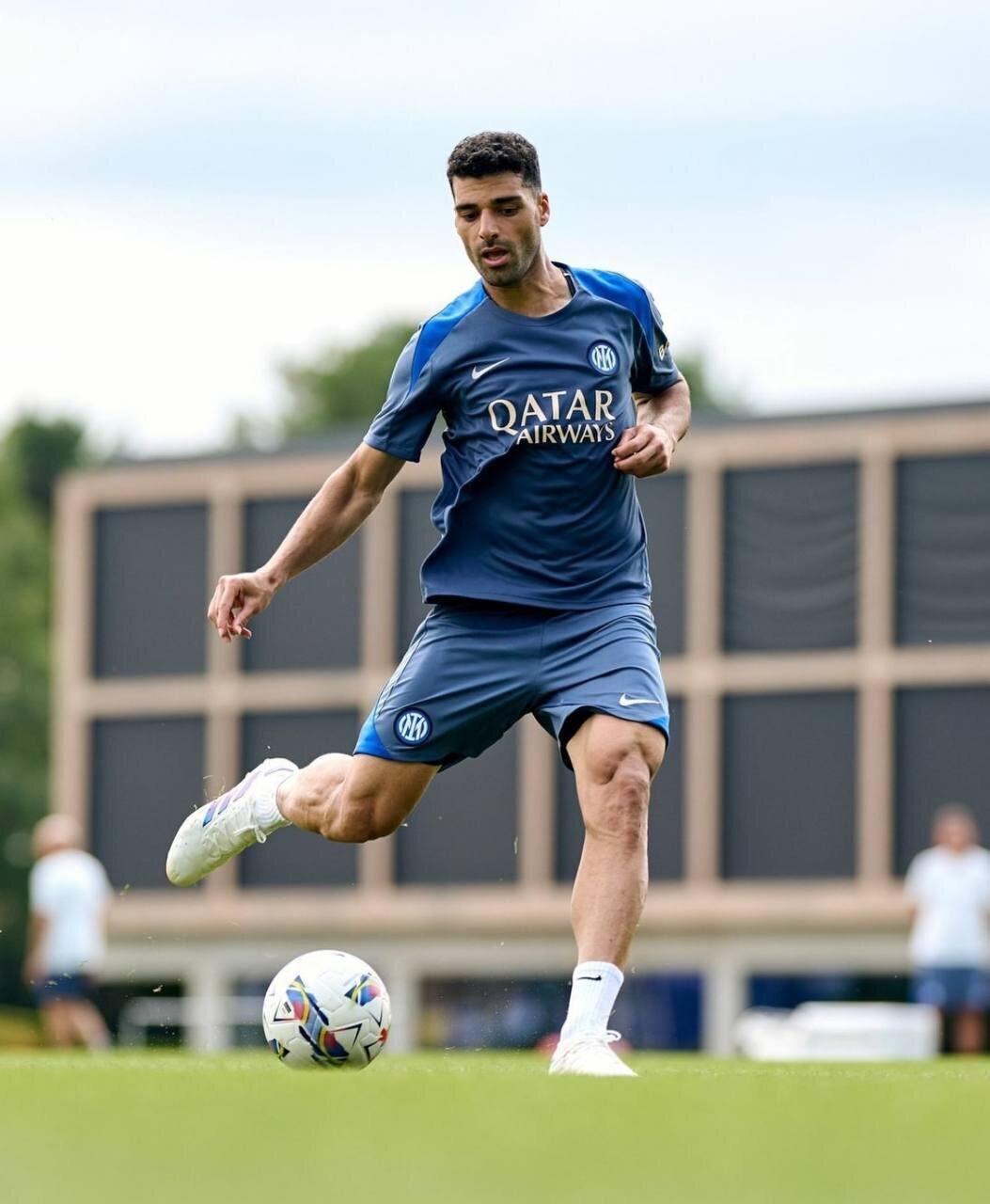 عکس| کوه عضله به سبک مهدی طارمی؛ ستاره ایرانی اینتر را سورپرایز کرد!