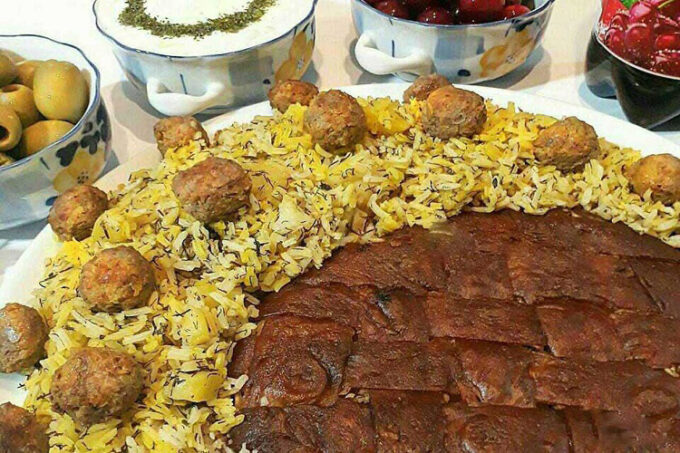 طرز تهیه سیب پلو کرمانشاهی مجلسی در ۴ مرحله ساده طرز تهیه سیب پلو کرمانشاهی مجلسی در ۴ مرحله ساده