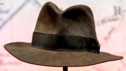 عکس| فروش یکی از معروفترین کلاههای سینما عکس| فروش یکی از معروفترین کلاههای سینما