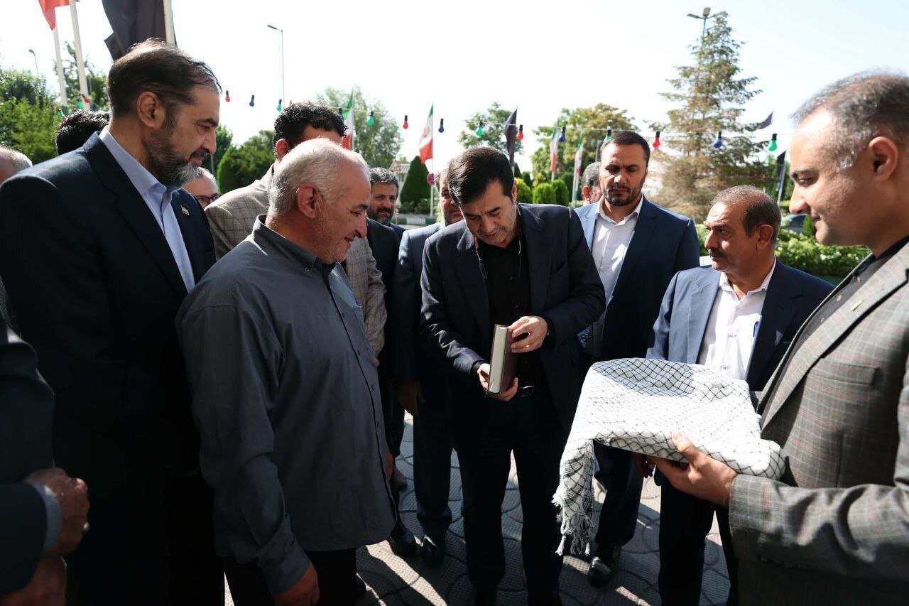 عکس| دنیامالی به وزارت ورزش رفت؛ استقبال معاونان از وزیر جدید عکس| دنیامالی به وزارت ورزش رفت؛ استقبال معاونان از وزیر جدید