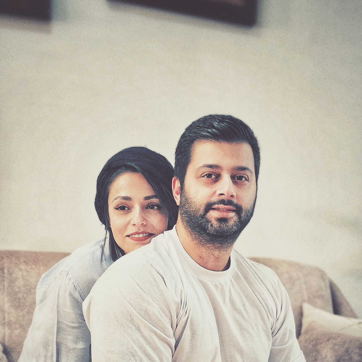 عکس| قاب خانوادگی بازیگر سریال همگناه؛ سوگل خلیق به همراه برادرش