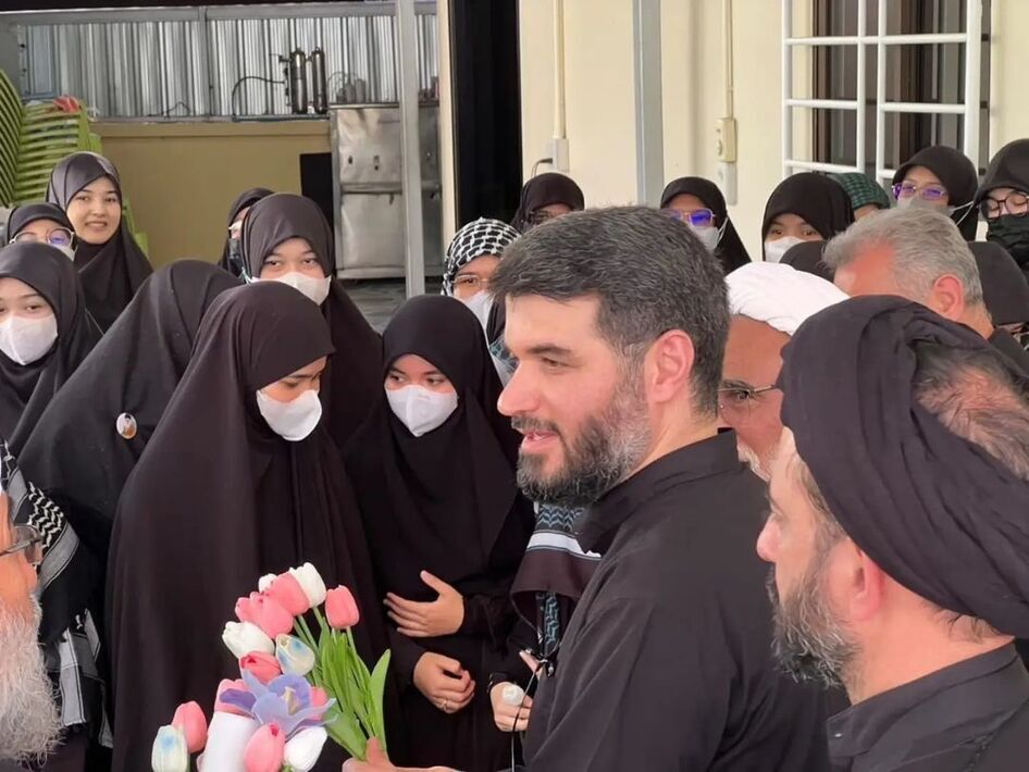 عکس| حضور میثم مطیعی در حوزه علمیه خواهران بانکوک تایلند