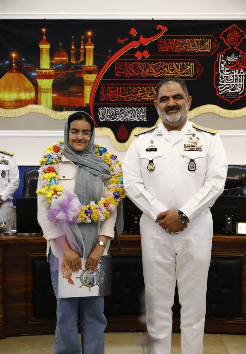 عکس| دیدار فرمانده ارشد نظامی با نفر اول کنکور تجربی