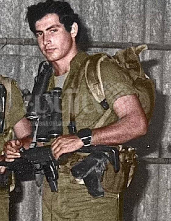 عکس/ جوانی بنیامین نتانیاهو با لباس نظامی