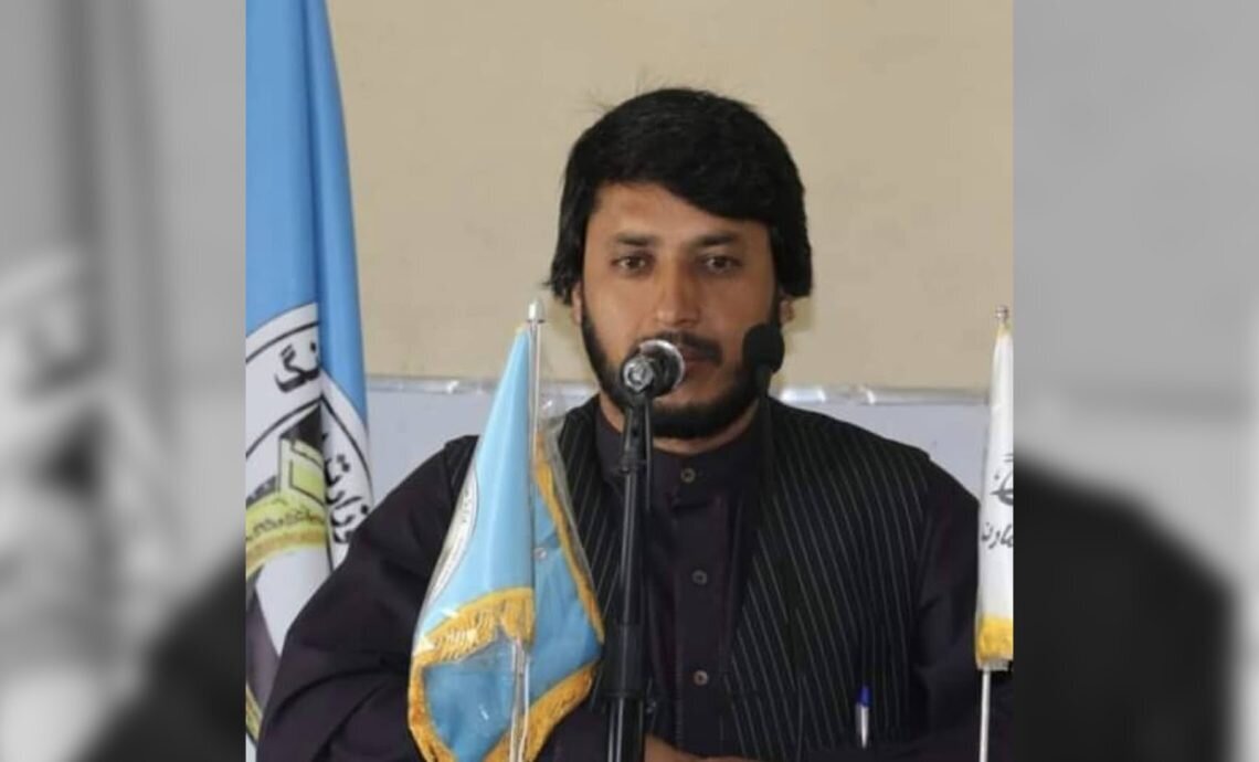 عکس/ زندانی شدن یک مسئول کشتی توسط طالبان! عکس/ زندانی شدن یک مسئول کشتی توسط طالبان!