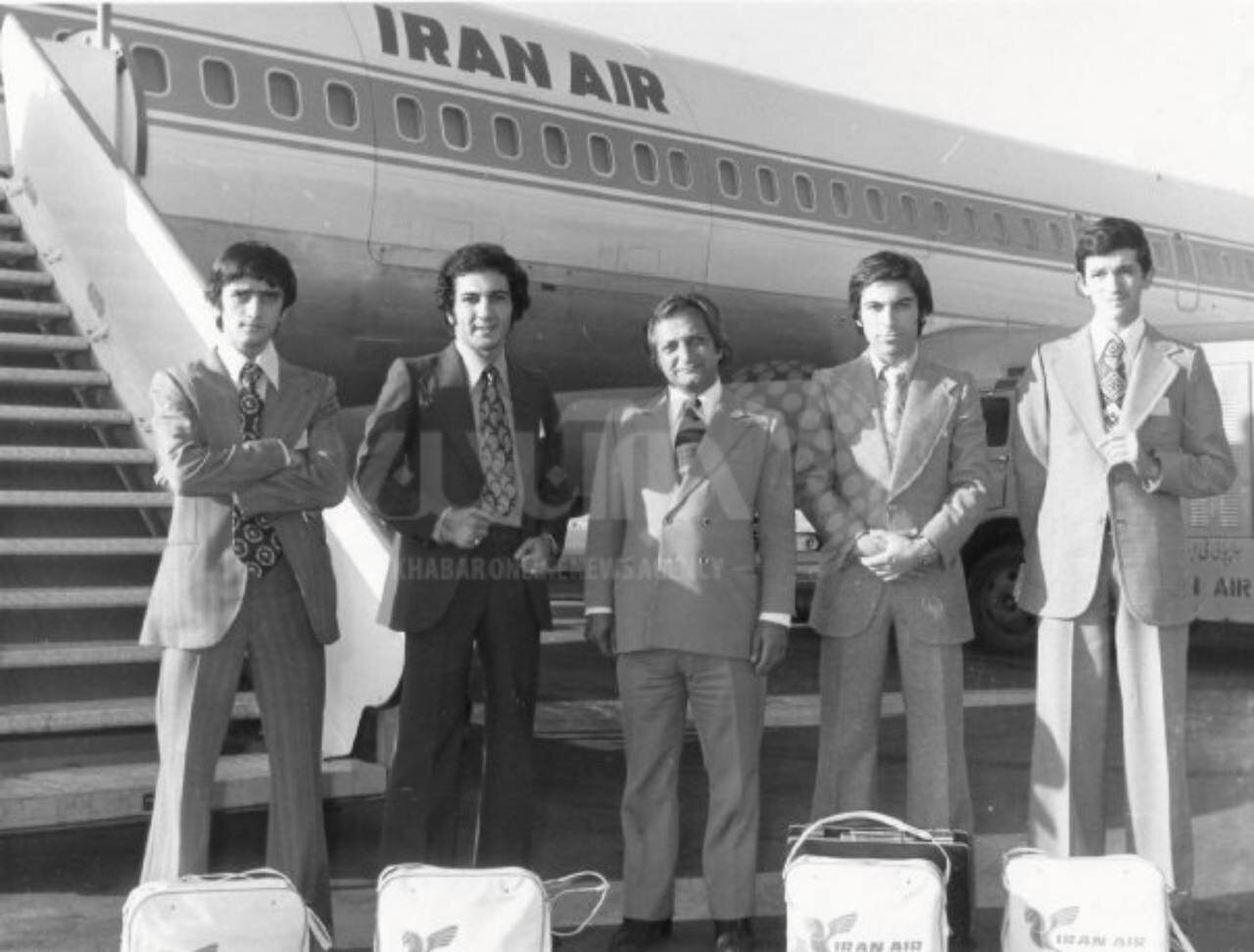 عکس/ اعزام دانشجویان جوان مهندسی پرواز ایران ایر به دانشکده سری تکنولوژی کالیفرنیا در سال ۱۳۴۹