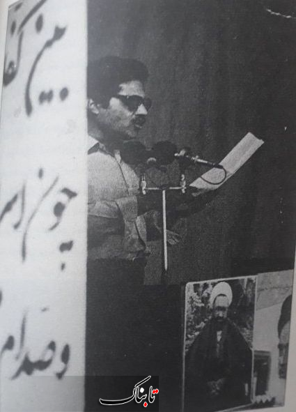 عکس/ فروش نشریه یهودیان ایران در حاشیه نماز جمعه تهران سال ۱۳۶۴