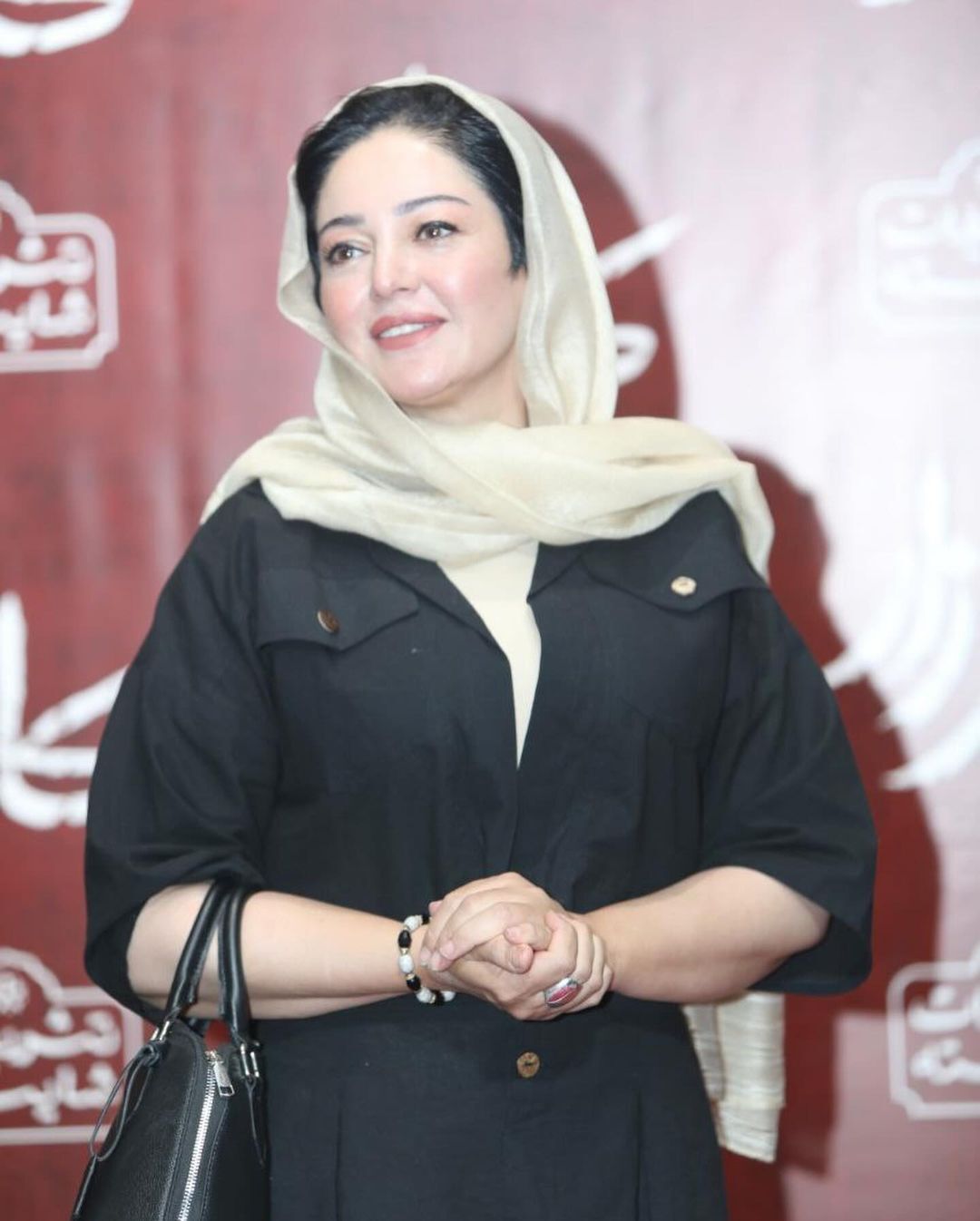 عکس/ رزیتا غفاری بازیگر پرکار دهه ۸۰ تلویزیون در اکران فیلم «کارزار» حضور یافت