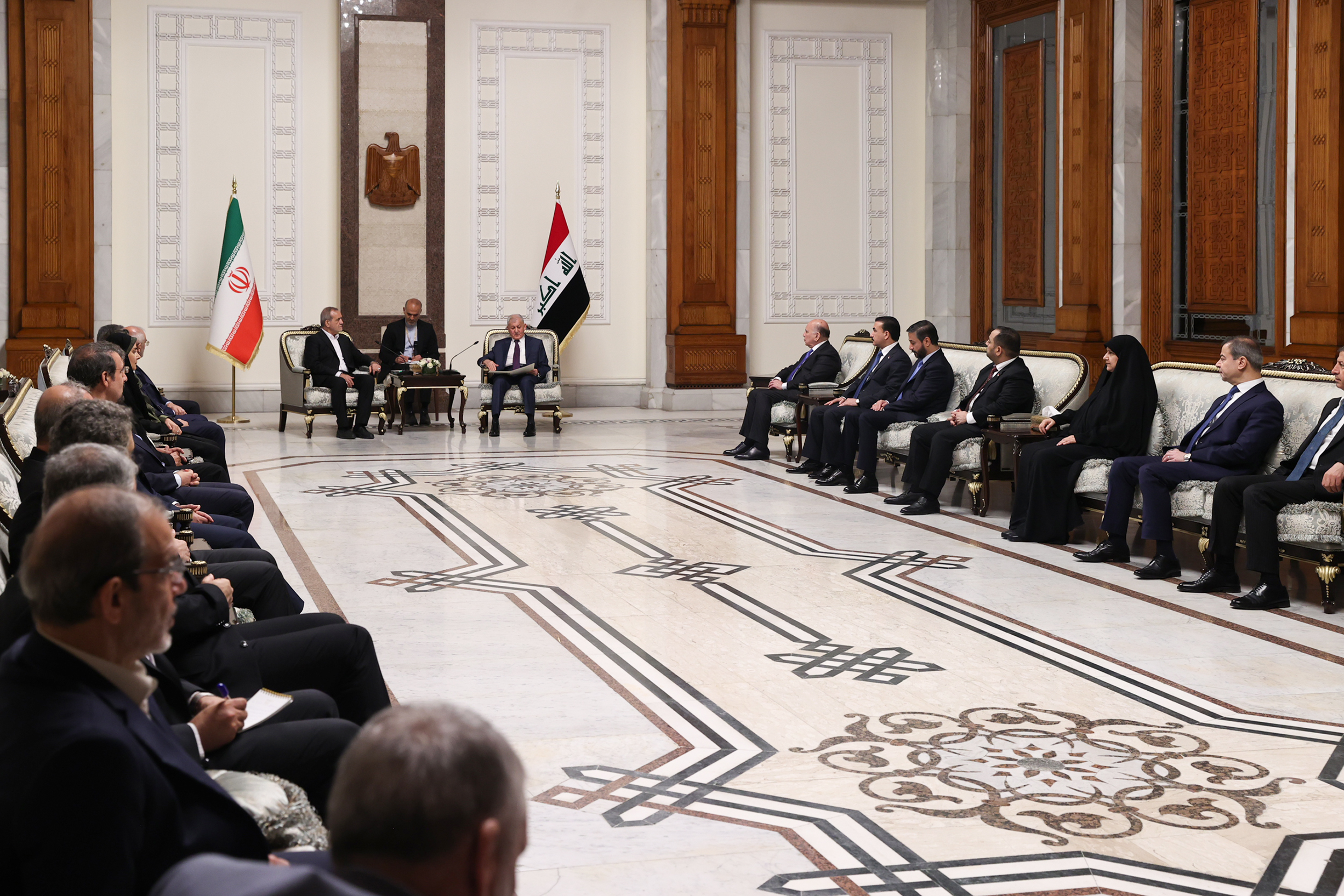 پزشکیان: تشکیل اتحادیه کشور‌های اسلامی ضروری است / توافق‌های اقتصادی ایران و عراق گسترش یابد