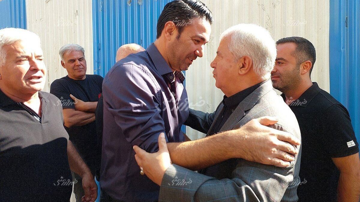 عکس/ حضور علی پروین و جواد نکونام در مراسم ختم پدر خداداد عزیزی