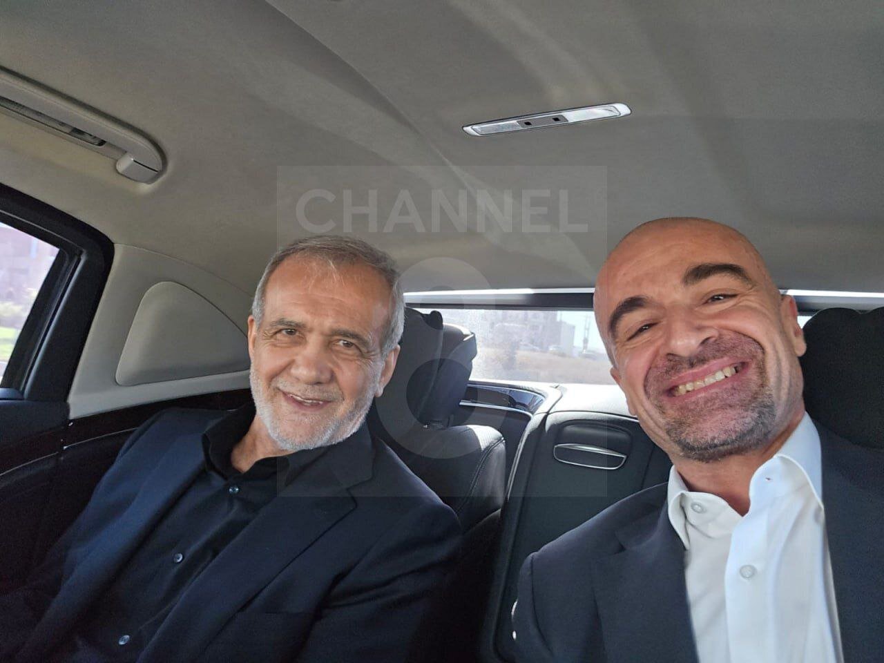 عکس/ سلفی رئیس اتحادیه میهنی کردستان عراق با پزشکیان در ماشین