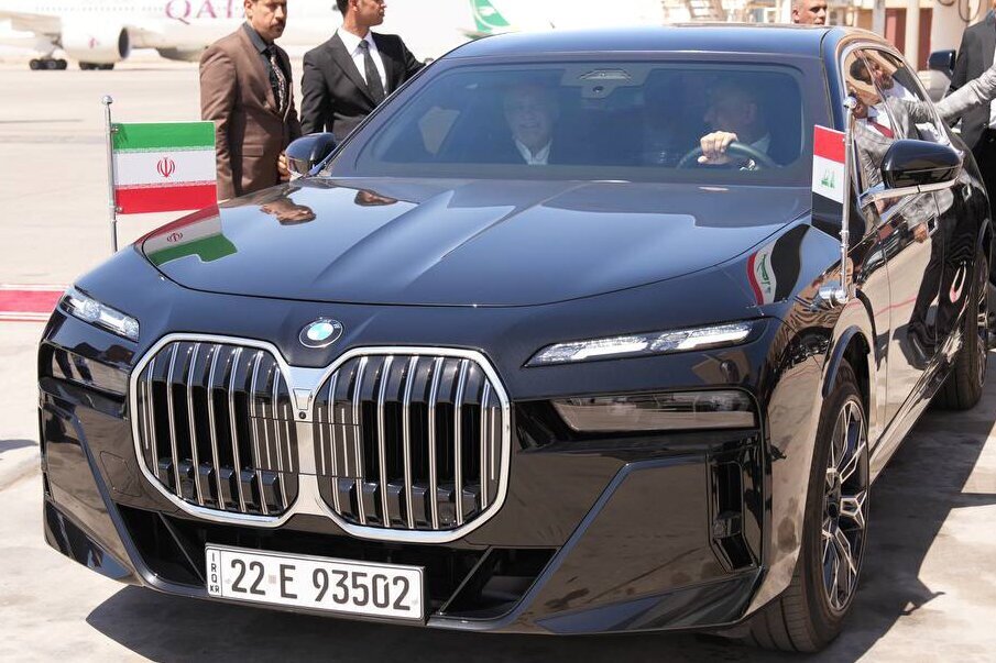 عکس/ پزشکیان سوار بر خودرو BMW استاندار بصره
