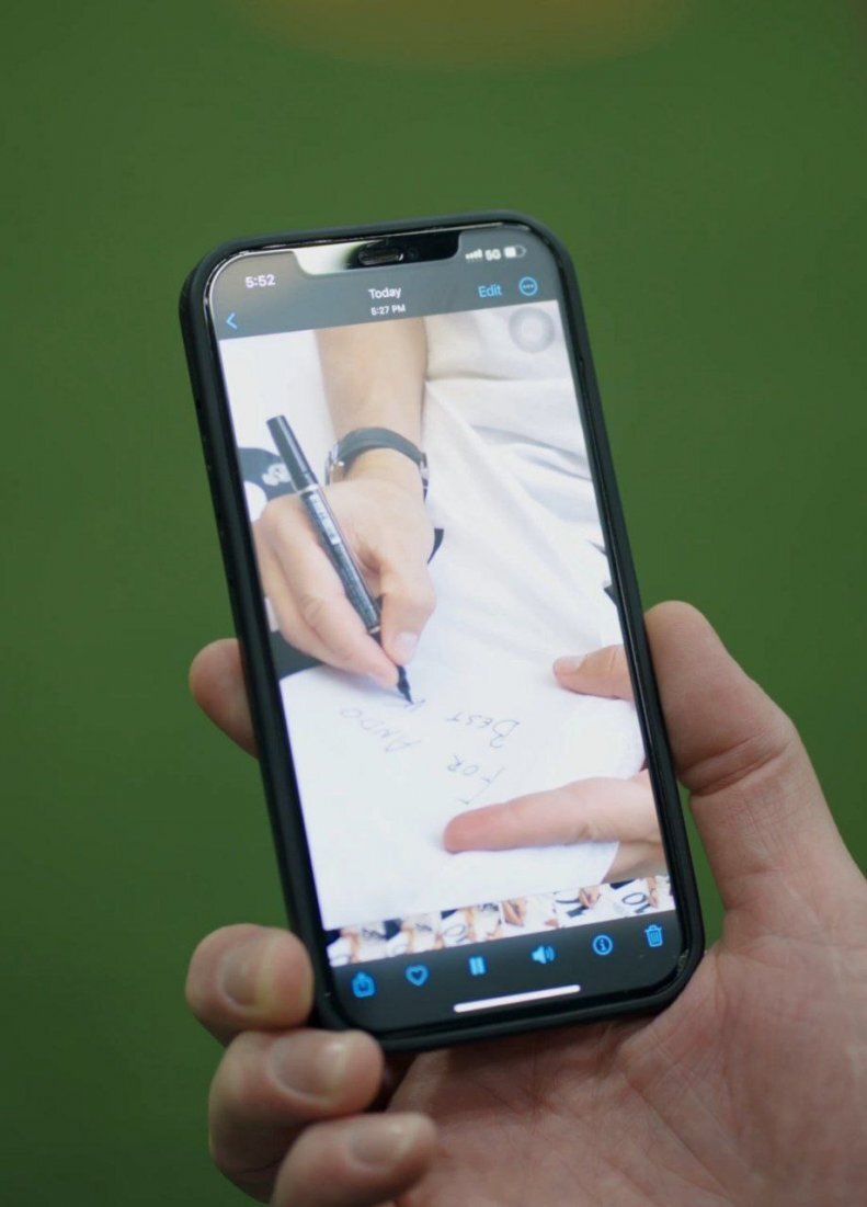 عکس/ هدیه ارزشمند ستاره رئال مادرید به ستاره استقلال تهران عکس/ هدیه ارزشمند ستاره رئال مادرید به ستاره استقلال تهران