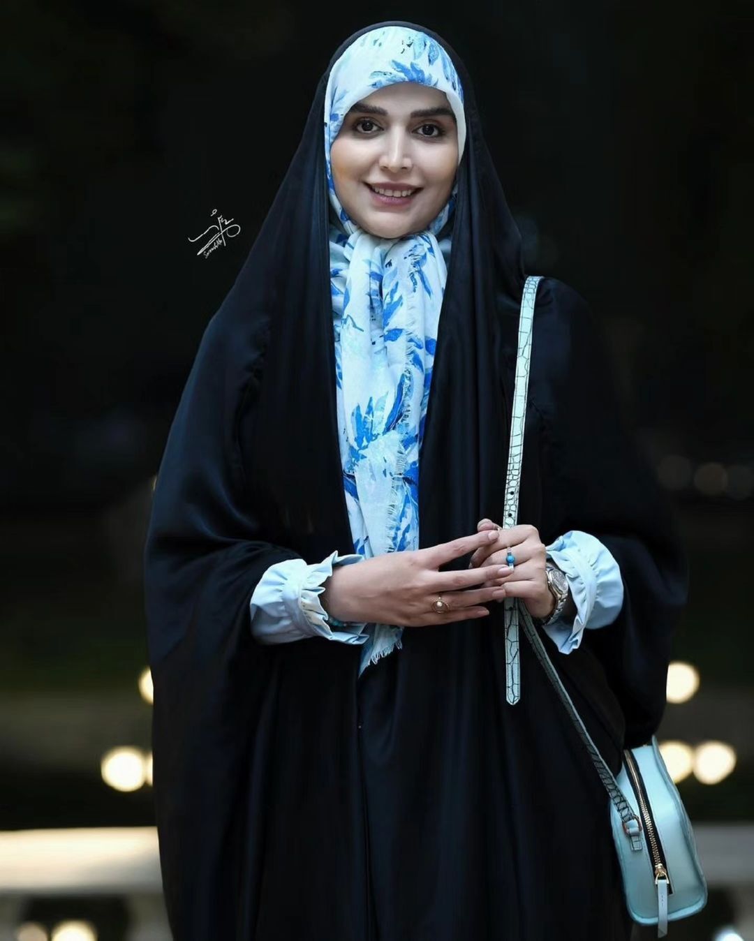 عکس / استایل آبی و خاص «مژده لواسانی» در بزرگداشت علی نصیریان