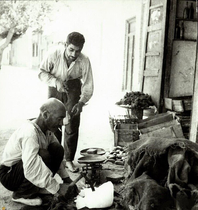 عکس/ مرد یخ‌فروش در دهه ۳۰ شمسی