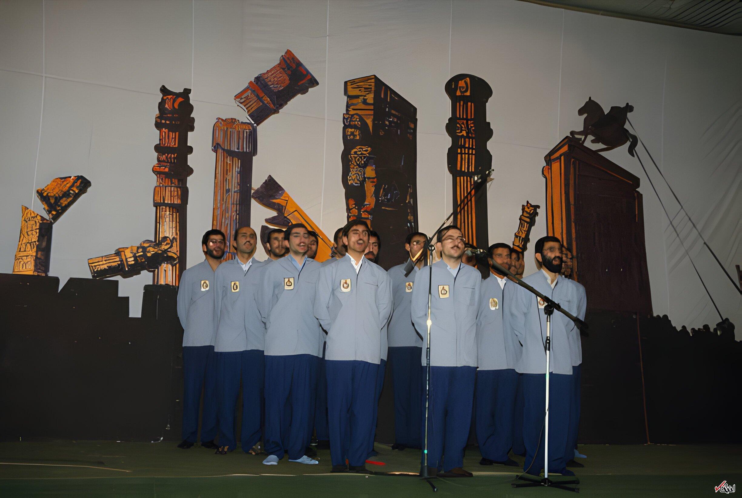 عکس/ گروه سرود زندانیان سیاسی در زندان اوین در دهه ۶۰