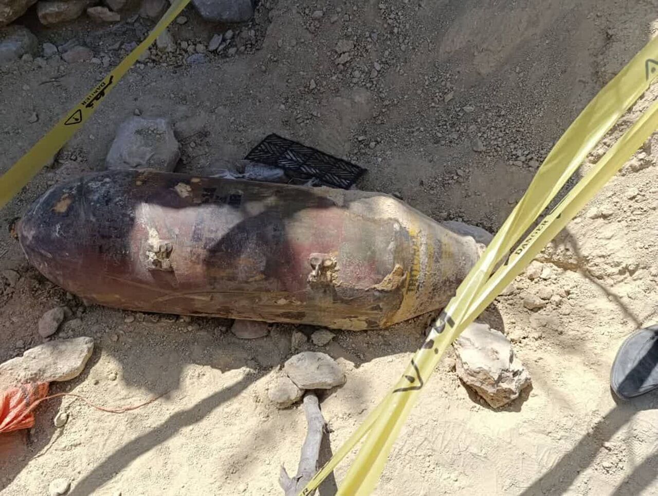 ماجرای یک بمب نیم تنی در دیار سورنای فارس ماجرای یک بمب نیم تنی در دیار سورنای فارس