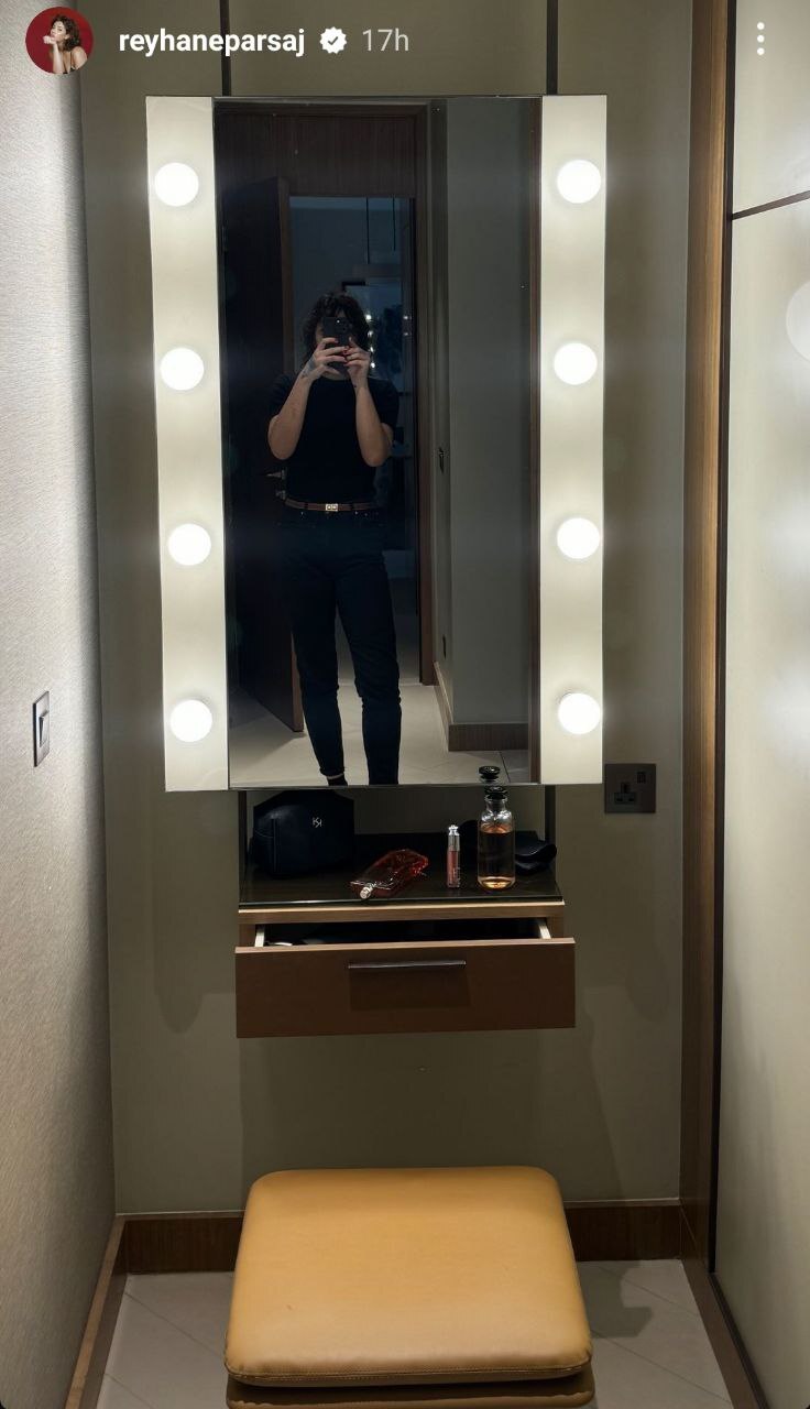 عکس/ سلفی «ریحانه پارسا» در یک مکان مدرن