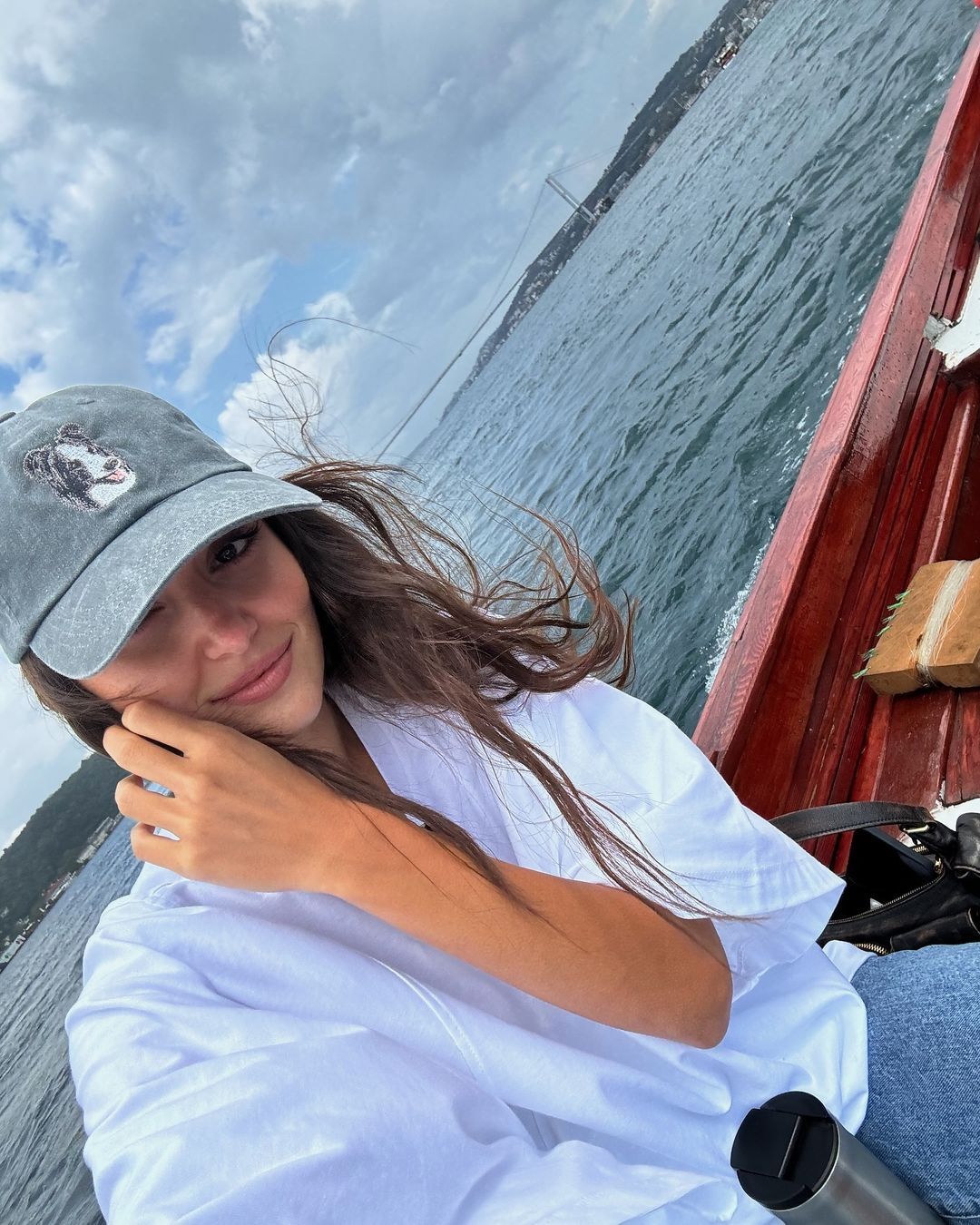 عکس/ قایق سواری هانده ارچل در دریا