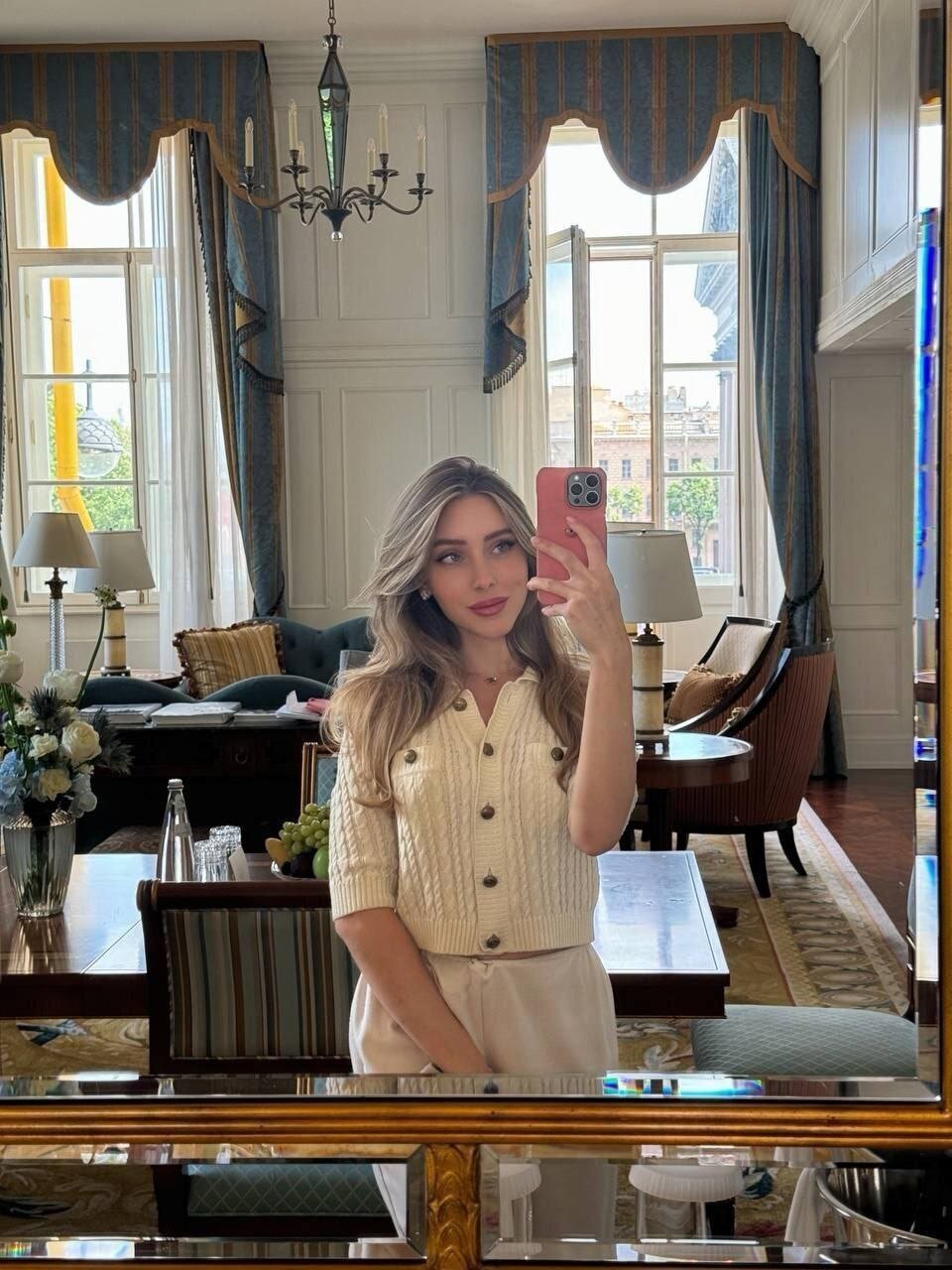 عکس| افشای چهره دختر جوانی که همراه با پاول دورف در فرانسه دستگیر شد