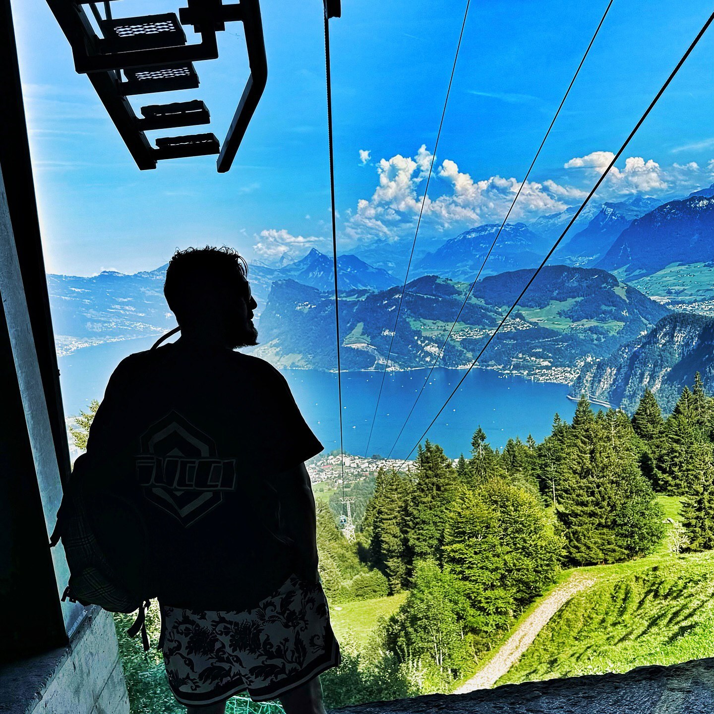 نیما شاهرخ شاهی بازیگر مشهور سریال فاصله‌ها مهاجرت کرد!