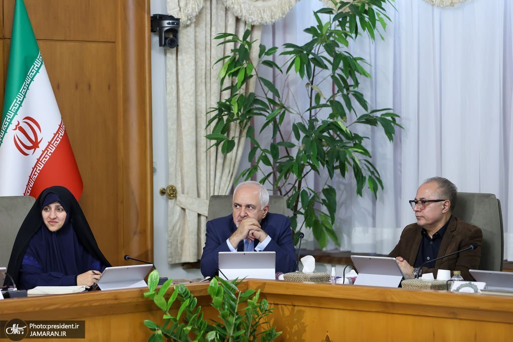 عکس| اولین حضور ظریف در جلسه دولت پس از بازگشتش عکس| اولین حضور ظریف در جلسه دولت پس از بازگشتش