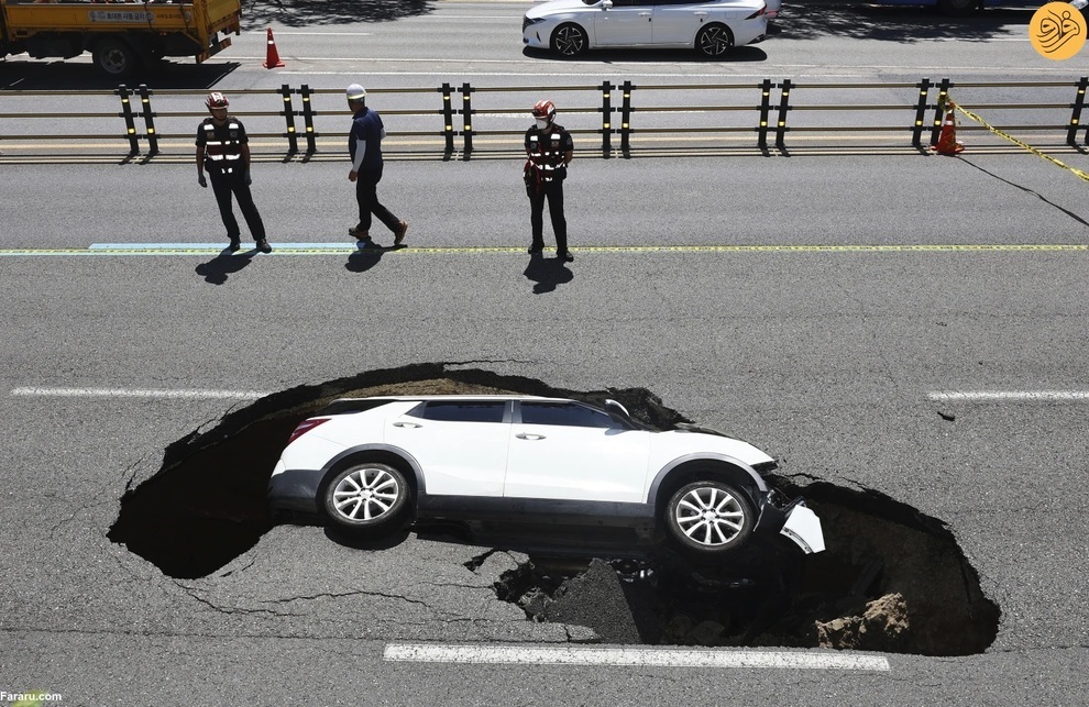 عکس| فروچالهای در سئول ژاپن یک خودرو را بلعید عکس| فروچالهای در سئول ژاپن یک خودرو را بلعید