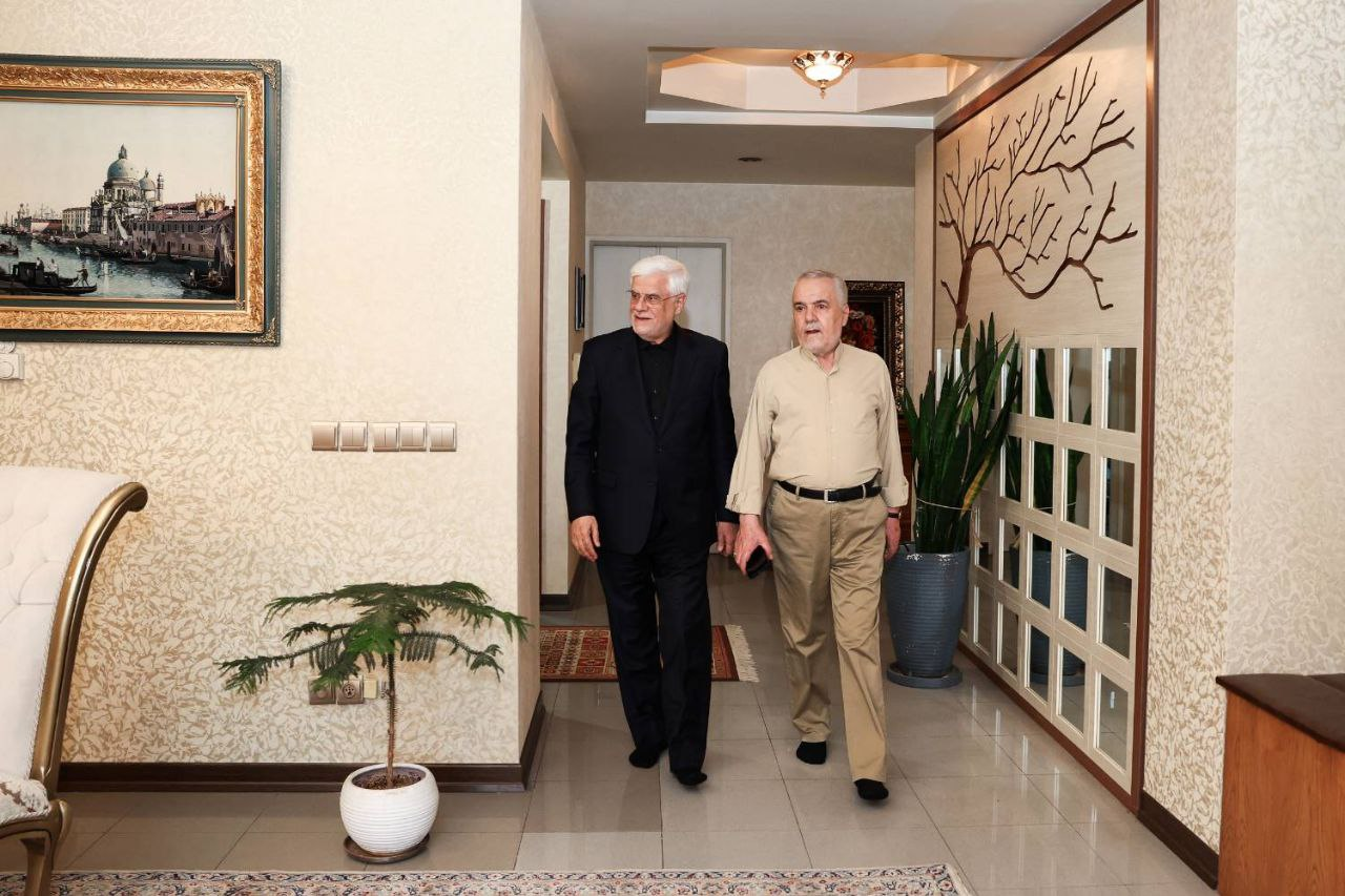 جزئیات دیدار عارف با همتایان پیشین + عکس جزئیات دیدار عارف با همتایان پیشین + عکس