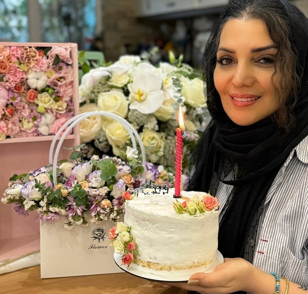 عکس/ الهام پاوه‌نژاد شمع کیک جشن تولد ۵۳ سالگی خود را فوت کرد