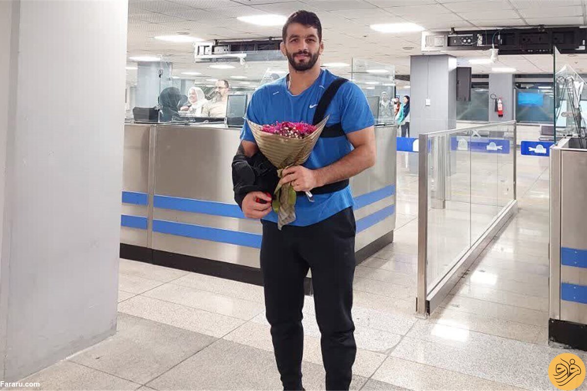 عکس/ حسن یزدانی با دسته گل به ایران برگشت عکس/ حسن یزدانی با دسته گل به ایران برگشت