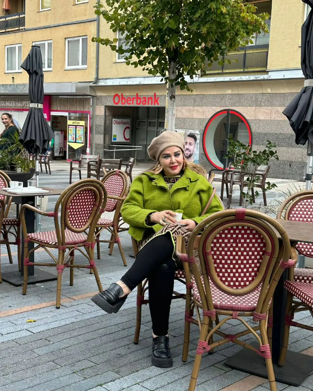 عکس/ بهاره رهنما به استقبال زمستان رفت؛ کافه گردی خانم بازیگر در فرانسه عکس/ بهاره رهنما به استقبال زمستان رفت؛ کافه گردی خانم بازیگر در فرانسه