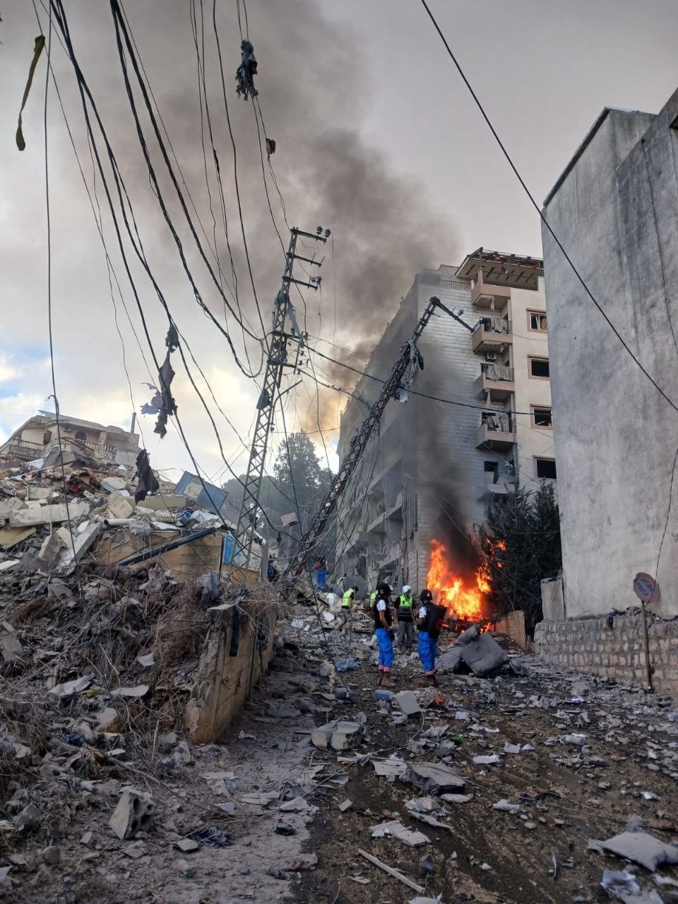 عکس/ اسرائیل مناطقی را در شهر النبطیه در جنوب لبنان بمباران کرد