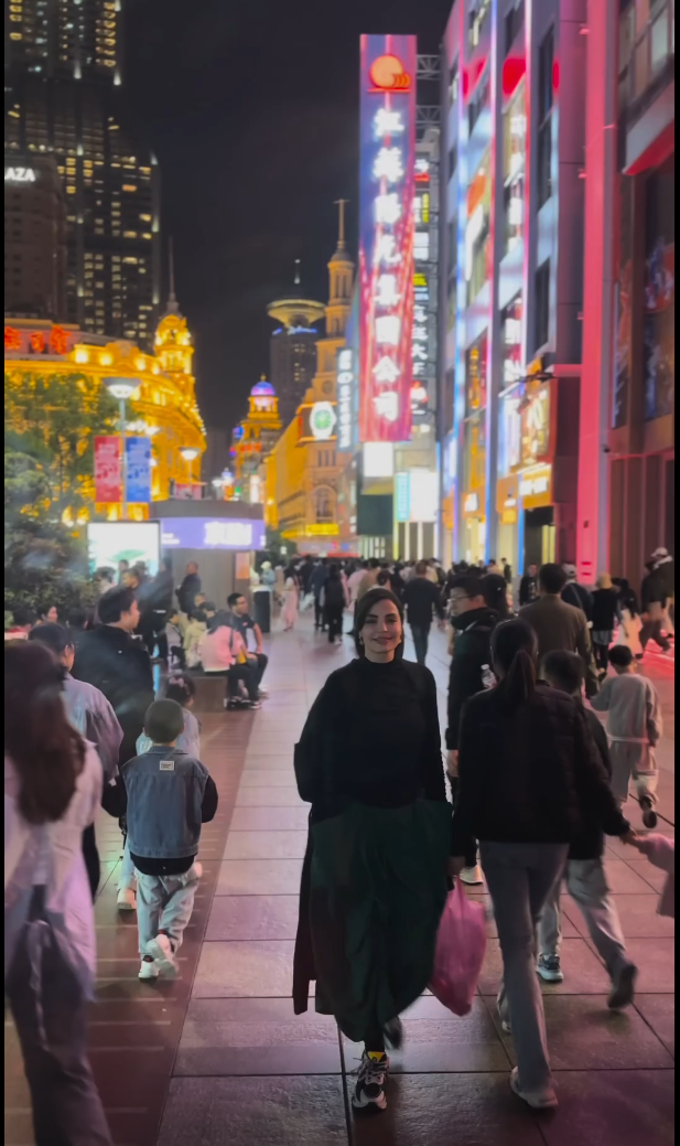 عکس/ «سپیده خداوردی» خارج از کشور در میان شهروندان چین