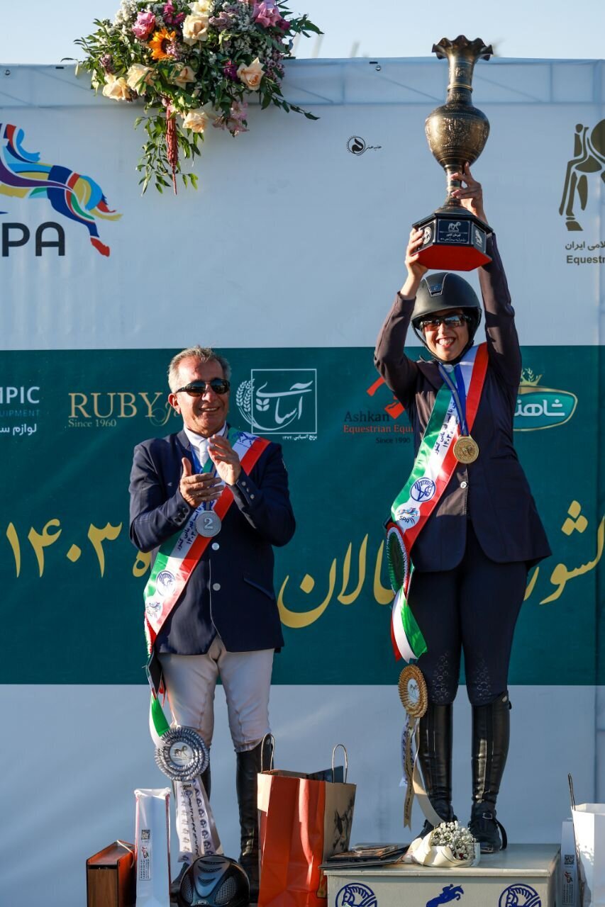 عکس/ شگفتی بزرگ در ایران، قهرمانی یک زن برای نخستین بار در تاریخ عکس/ شگفتی بزرگ در ایران، قهرمانی یک زن برای نخستین بار در تاریخ