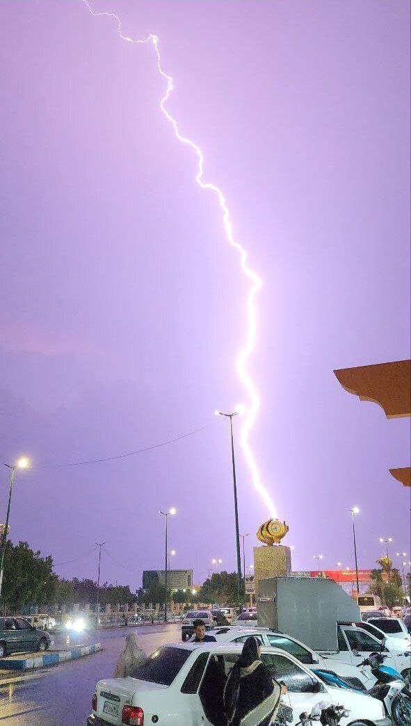عکس/ شکار لحظه صاعقه در بندرعباس