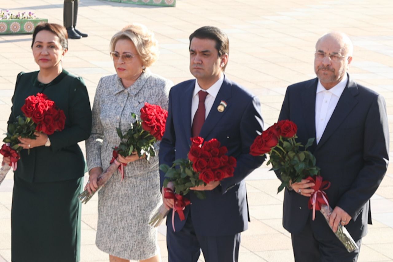 هدیه قالیباف به رئیس جمهور تاجیکستان چه بود؟ هدیه قالیباف به رئیس جمهور تاجیکستان چه بود؟