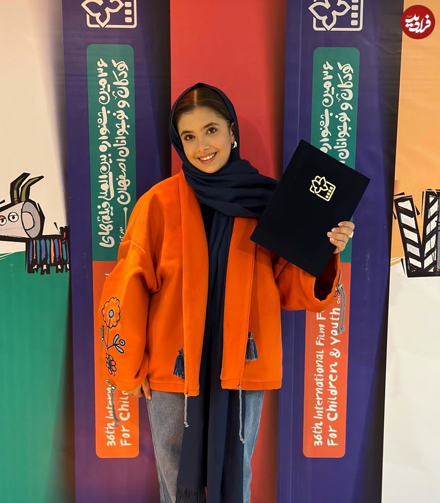 عکس/ حضور «نفس بازغی» با پوشش پاییزی در یک جشنواره سینمایی