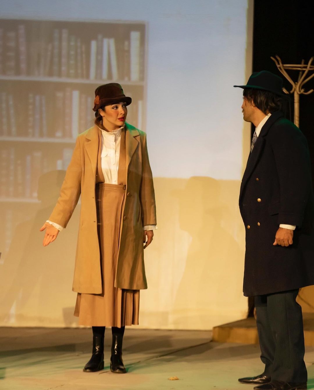 عکس/ هنرنمایی المیرا دهقانی در تئاتر «قصه ترانه‌های ماندگار»