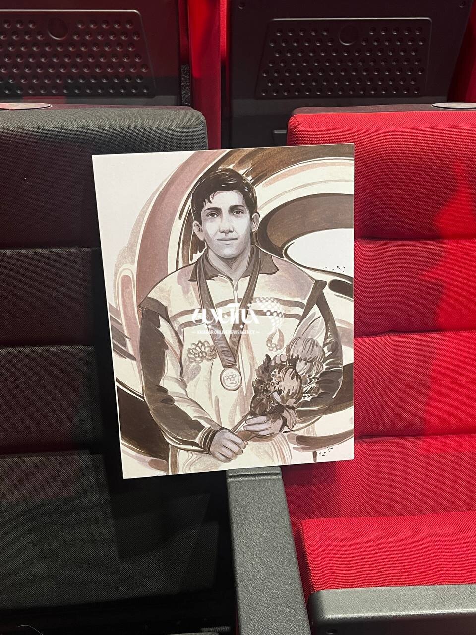 عکس/ نقاشی چهره علیرضا دبیر ۲۳ ساله با طلای المپیک