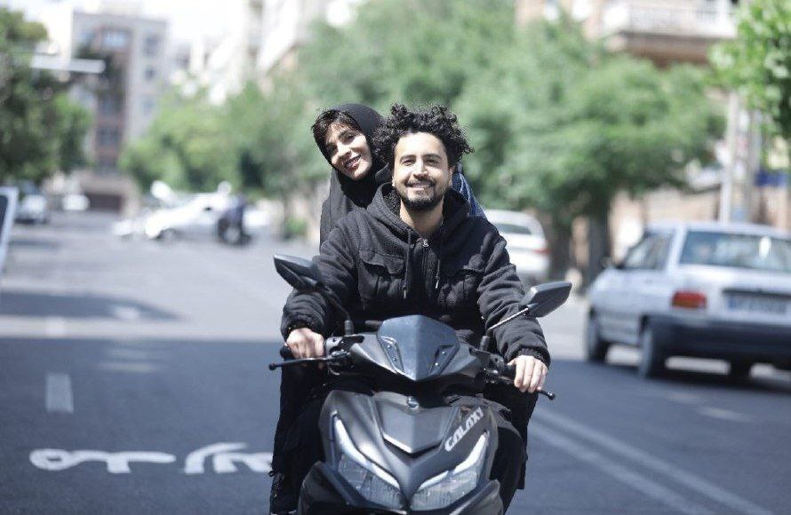 عکس/ موتورسواری سحر دولتشاهی و مهرداد صدیقیان در سریال داریوش
