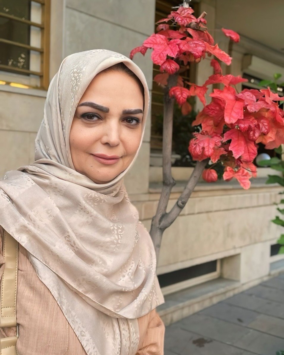 عکس / تیپ و چهره الهه رضایی، مجری محبوب دهه ۶۰ در ۶۱ سالگی عکس / تیپ و چهره الهه رضایی، مجری محبوب دهه ۶۰ در ۶۱ سالگی