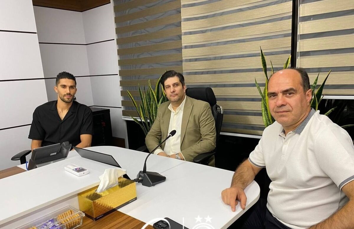 تکلیف کاپیتان استقلال روشن شد؛ نتیجه جلسه حسینی و شهریاری +عکس تکلیف کاپیتان استقلال روشن شد؛ نتیجه جلسه حسینی و شهریاری +عکس