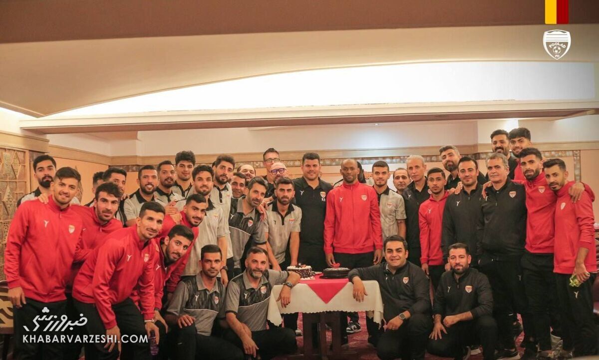 عکس/ مسنترین ستاره لیگ برتر فوتبال ایران ۴۱ ساله شد عکس/ مسنترین ستاره لیگ برتر فوتبال ایران ۴۱ ساله شد