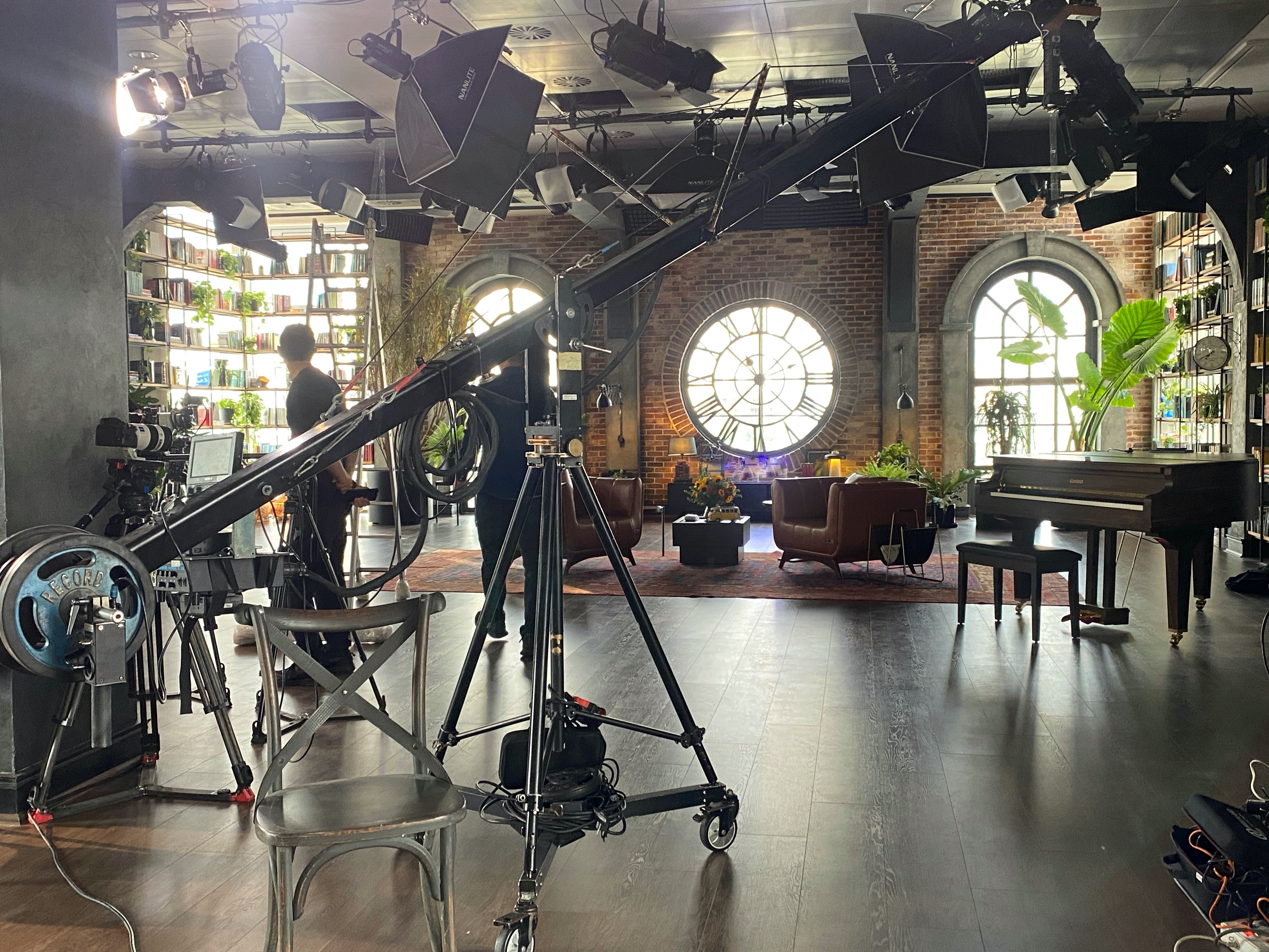 تصاویری از پشت صحنه «اکنون» سروش صحت